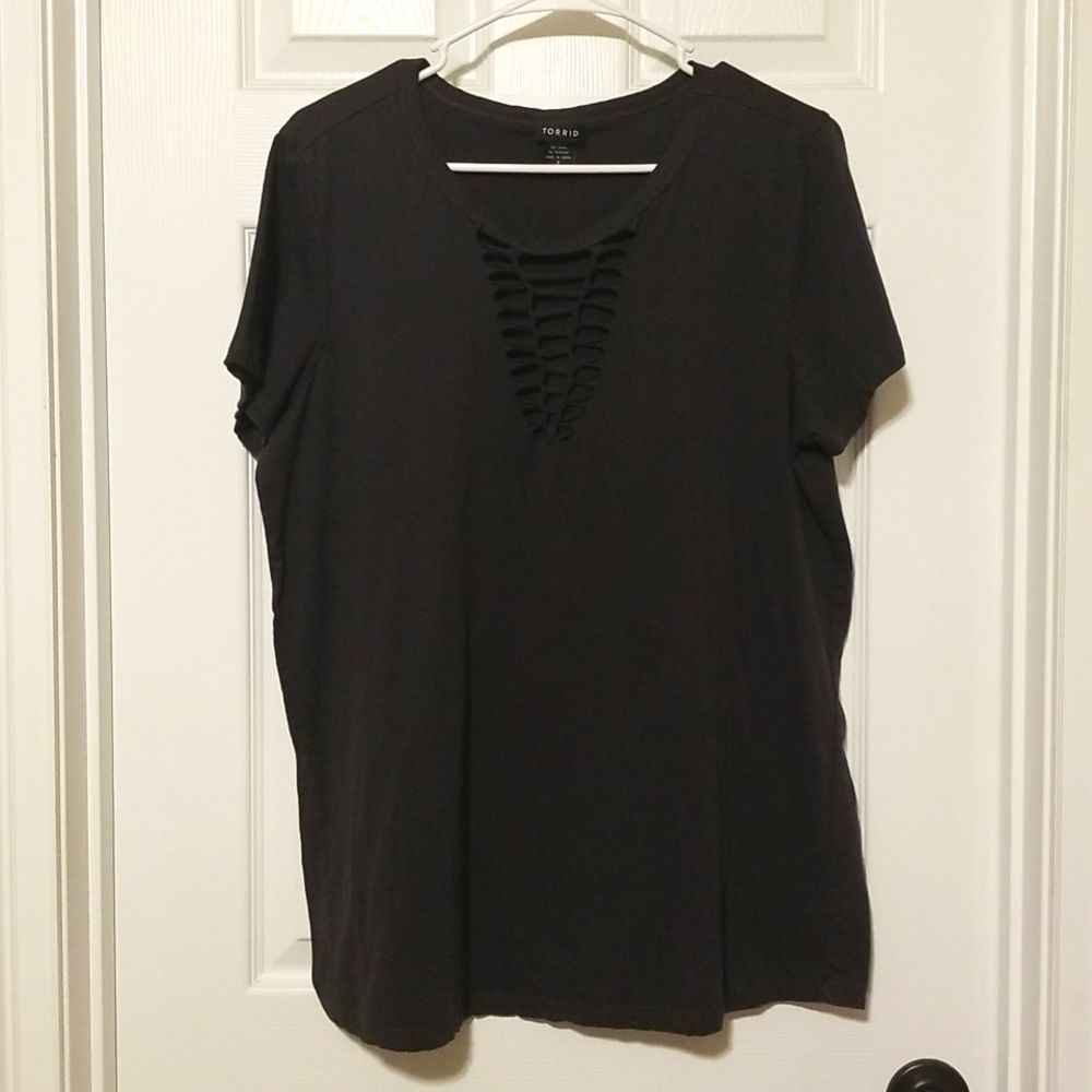 Torrid charcoal gray knotted v-neck, short sleeved fitted t-shirt, size 2x